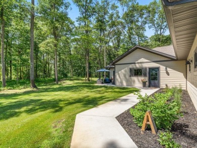 Gorgeous one level home in a prime location, East Gull Lake on Maddens on Gull Lake - The Classic at Maddens in Minnesota - for sale on GolfHomes.com, golf home, golf lot