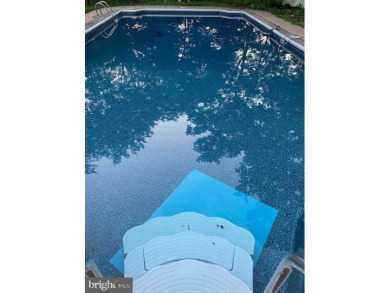 Have you been dreaming of a home with a large, heated pool? Look on Beckett Country Club in New Jersey - for sale on GolfHomes.com, golf home, golf lot