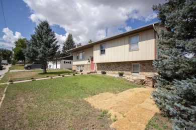 Don't Miss this corner lot beauty! Walking distance from on Paradise Valley Country Club in Wyoming - for sale on GolfHomes.com, golf home, golf lot