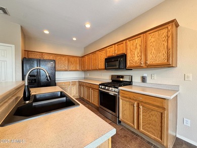 *Wonderfully Priced, Well Maintained Home in Oakwood * Wide on Oakwood Golf Club  in Arizona - for sale on GolfHomes.com, golf home, golf lot