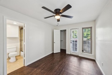 This spacious 2 bedroom, 2 bath condo with an open-concept on Royal Oaks Country Club in Texas - for sale on GolfHomes.com, golf home, golf lot