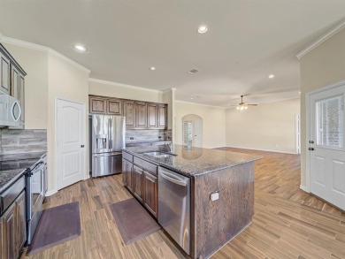 Desirable home in beautiful Lakewood Hills addition near on Granbury Country Club in Texas - for sale on GolfHomes.com, golf home, golf lot