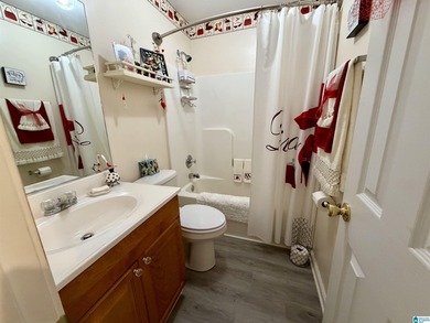 Wonderful spacious 1 level home with 4 bedrooms and 2 full baths on Lakeview Country Club in Alabama - for sale on GolfHomes.com, golf home, golf lot