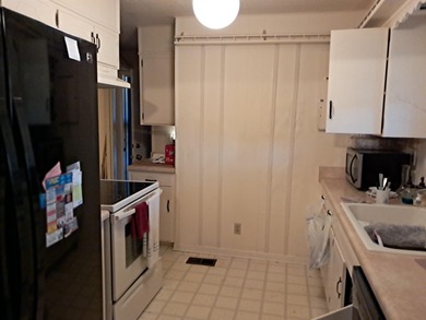 LARGE, SINGLE LEVEL HOME, SMALL PRICE!! This almost 2000 sq. ft on Cherokee Village North Course in Arkansas - for sale on GolfHomes.com, golf home, golf lot