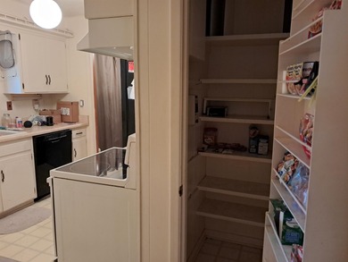 LARGE, SINGLE LEVEL HOME, SMALL PRICE!! This almost 2000 sq. ft on Cherokee Village North Course in Arkansas - for sale on GolfHomes.com, golf home, golf lot