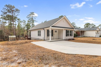 Better than new, this 1 year old 2/2 cozy cottage is adorable! on The Lakes Country Club in North Carolina - for sale on GolfHomes.com, golf home, golf lot