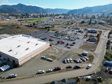 Prime Commercial Development Opportunity in Sutherlin's on Oak Hills Golf Club / Umpqua Golf Resort in Oregon - for sale on GolfHomes.com, golf home, golf lot