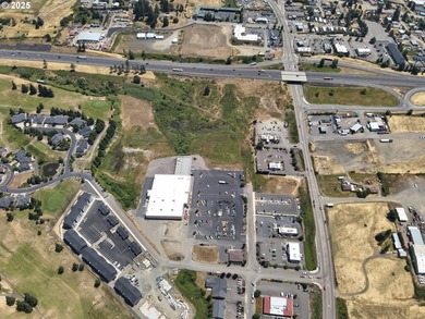 Prime Commercial Development Opportunity in Sutherlin's on Oak Hills Golf Club / Umpqua Golf Resort in Oregon - for sale on GolfHomes.com, golf home, golf lot