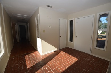 Investor Special! This ranch-style home is perfectly situated in on Francis Lake Golf Club in Georgia - for sale on GolfHomes.com, golf home, golf lot