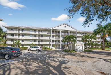 TOTALLY TURNKEY 4TH FLOOR  PENTHOUSE, 2 BEDROOM/2 BATH CONDO on Bear Lakes Country Club in Florida - for sale on GolfHomes.com, golf home, golf lot