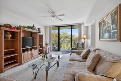 TOTALLY TURNKEY 4TH FLOOR PENTHOUSE, 2 BEDROOM/2 BATH CONDO WITH on Bear Lakes Country Club in Florida - for sale on GolfHomes.com, golf home, golf lot