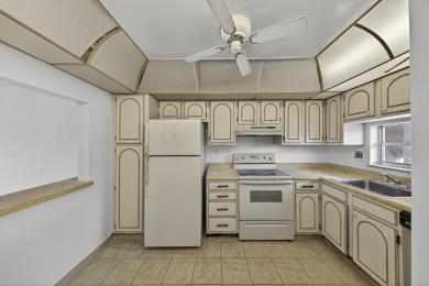 Investor / Handyman Special! Fantastic opportunity in Hollybrook on Hollybrook Golf and Tennis Club  in Florida - for sale on GolfHomes.com, golf home, golf lot