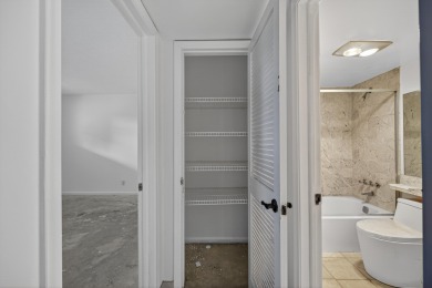 Investor / Handyman Special! Fantastic opportunity in Hollybrook on Hollybrook Golf and Tennis Club  in Florida - for sale on GolfHomes.com, golf home, golf lot