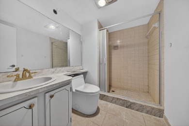 Investor / Handyman Special! Fantastic opportunity in Hollybrook on Hollybrook Golf and Tennis Club  in Florida - for sale on GolfHomes.com, golf home, golf lot