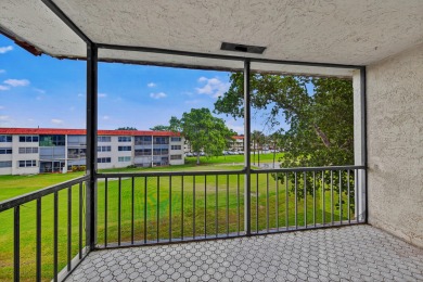 Investor / Handyman Special! Fantastic opportunity in Hollybrook on Hollybrook Golf and Tennis Club  in Florida - for sale on GolfHomes.com, golf home, golf lot