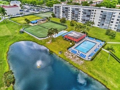 Investor / Handyman Special! Fantastic opportunity in Hollybrook on Hollybrook Golf and Tennis Club  in Florida - for sale on GolfHomes.com, golf home, golf lot