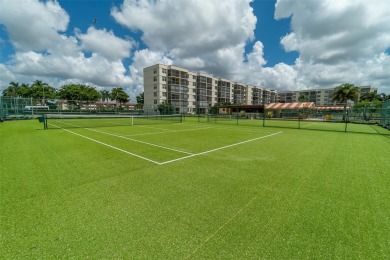 Investor / Handyman Special! Fantastic opportunity in Hollybrook on Hollybrook Golf and Tennis Club  in Florida - for sale on GolfHomes.com, golf home, golf lot