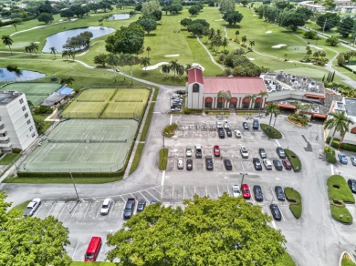 Investor / Handyman Special! Fantastic opportunity in Hollybrook on Hollybrook Golf and Tennis Club  in Florida - for sale on GolfHomes.com, golf home, golf lot