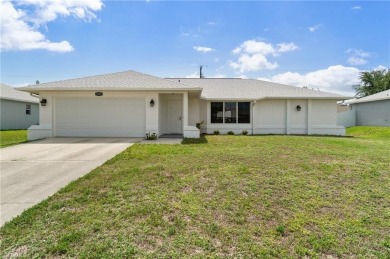 TURNKEY PROPERTY WITH NEW ROOF, NOT IN A FLOOD ZONE &  IMPACT on Palmetto-Pine Country Club in Florida - for sale on GolfHomes.com, golf home, golf lot
