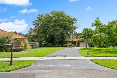 Welcome to the Oak Knoll Ridge neighborhood of Davie. This on Pine Island Ridge Country Club in Florida - for sale on GolfHomes.com, golf home, golf lot