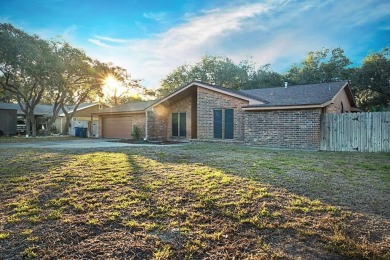 Hey there, bestie! Let me introduce you to your perfect slice of on Rockport Country Club in Texas - for sale on GolfHomes.com, golf home, golf lot