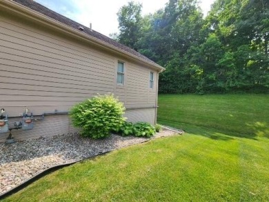 Beautifully updated and decorated Richlyn Manor Condominium on Lenawee Country Club in Michigan - for sale on GolfHomes.com, golf home, golf lot