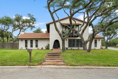 Fantastic 4 bed/3 bath/2.5 car garage on cul de sac in the on Rockport Country Club in Texas - for sale on GolfHomes.com, golf home, golf lot