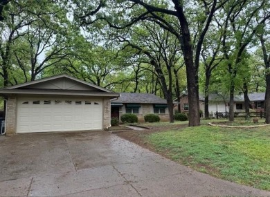 SEEKING THE BEST OF NEIGHBORHOODS AND GREAT NEIGHBORS TO GO WITH on Shady Valley Golf Club in Texas - for sale on GolfHomes.com, golf home, golf lot