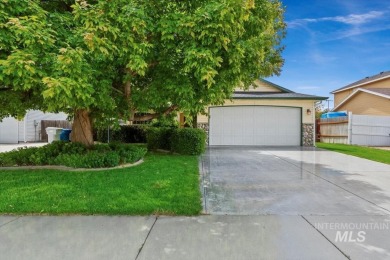 SINGLE LEVEL CHARMER situated within a highly desirable central on Centennial Golf Course in Idaho - for sale on GolfHomes.com, golf home, golf lot