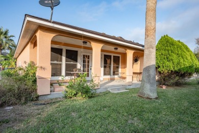 Nestled in the desirable Rockport Country Club, this 2-bedroom on Rockport Country Club in Texas - for sale on GolfHomes.com, golf home, golf lot