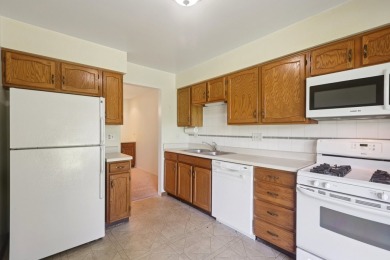 Discover this spacious 2 bed/1 bath condo located on the first on Maple Meadows Golf Club in Illinois - for sale on GolfHomes.com, golf home, golf lot