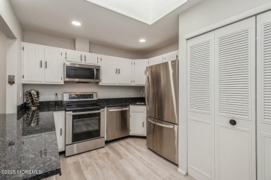 ADULT COMMUNITY Turn key 2 bedroom/1 bath, Upper Level, Navesink on Shadow Lake Village in New Jersey - for sale on GolfHomes.com, golf home, golf lot