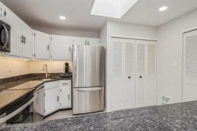 ADULT COMMUNITY Turn key 2 bedroom/1 bath, Upper Level, Navesink on Shadow Lake Village in New Jersey - for sale on GolfHomes.com, golf home, golf lot