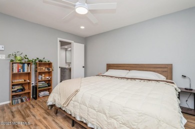 ADULT COMMUNITY Turn key 2 bedroom/1 bath, Upper Level, Navesink on Shadow Lake Village in New Jersey - for sale on GolfHomes.com, golf home, golf lot