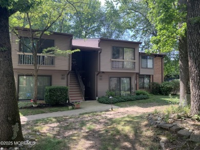 ADULT COMMUNITY Turn key 2 bedroom/1 bath, Upper Level, Navesink on Shadow Lake Village in New Jersey - for sale on GolfHomes.com, golf home, golf lot