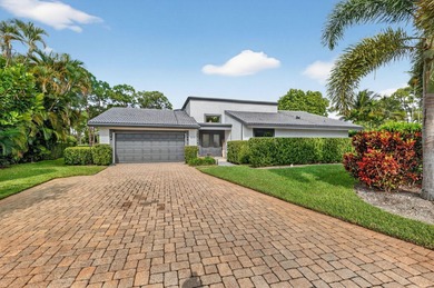 Enjoy the enchantment of the great outdoors.   This beautiful on  in Florida - for sale on GolfHomes.com, golf home, golf lot