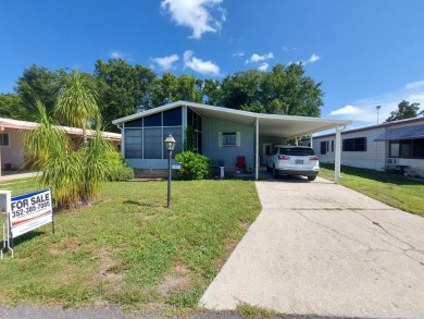This lovely 2bedroom/2bath home just had a new roof installed on Lakes at Leesburg Golf Course in Florida - for sale on GolfHomes.com, golf home, golf lot