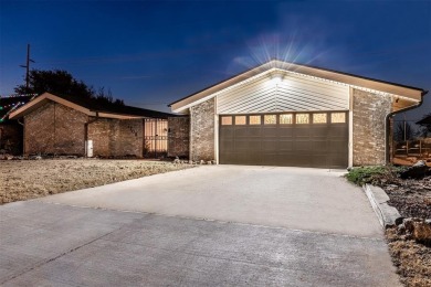 Absolutely gorgeous 3 bed | 2.5 bath | 2245 sf - one level home on Lake Hefner Golf Club in Oklahoma - for sale on GolfHomes.com, golf home, golf lot