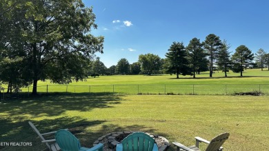 Charming, one level home, backing up onto Lakeside Golf Course on Lakeside Golf Course in Tennessee - for sale on GolfHomes.com, golf home, golf lot