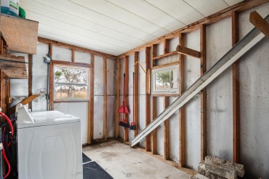 Check out this adorable cute and cozy, 3 Bedrooms 2 bath double on Brookridge Country Club in Florida - for sale on GolfHomes.com, golf home, golf lot