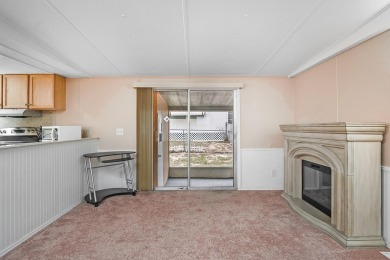 Check out this adorable cute and cozy, 3 Bedrooms 2 bath double on Brookridge Country Club in Florida - for sale on GolfHomes.com, golf home, golf lot
