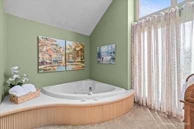 **Multiple offers received. Sellers are calling for highest and on Rolling Knoll Country Club in Illinois - for sale on GolfHomes.com, golf home, golf lot