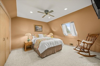 **Multiple offers received. Sellers are calling for highest and on Rolling Knoll Country Club in Illinois - for sale on GolfHomes.com, golf home, golf lot