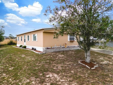 Check out this adorable cute and cozy, 3 Bedrooms 2 bath double on Brookridge Country Club in Florida - for sale on GolfHomes.com, golf home, golf lot