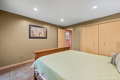 **Multiple offers received. Sellers are calling for highest and on Rolling Knoll Country Club in Illinois - for sale on GolfHomes.com, golf home, golf lot