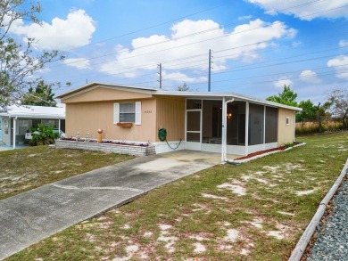 Check out this adorable cute and cozy, 3 Bedrooms 2 bath double on Brookridge Country Club in Florida - for sale on GolfHomes.com, golf home, golf lot