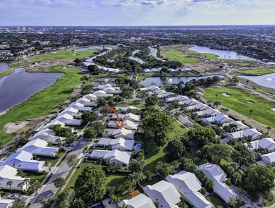Lovely well maintained home in the heart of West Palm Beach! on Bear Lakes Country Club in Florida - for sale on GolfHomes.com, golf home, golf lot