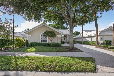 Lovely well maintained home in the heart of West Palm Beach! on Bear Lakes Country Club in Florida - for sale on GolfHomes.com, golf home, golf lot
