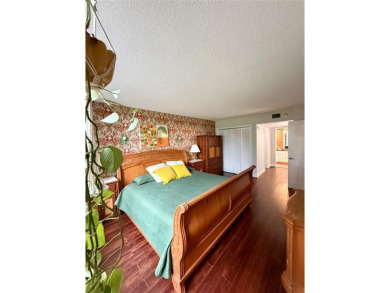 Turn-Key  Fully Furnished!!!  Unique  Spacious All-Ages Condo - on Palm-Aire Country Club and Resort - Palms in Florida - for sale on GolfHomes.com, golf home, golf lot