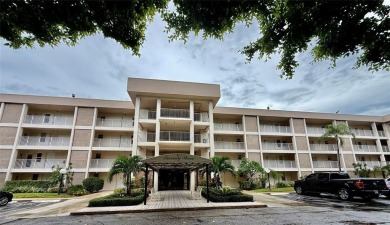 Turn-Key  Fully Furnished!!!  Unique  Spacious All-Ages Condo - on Palm-Aire Country Club and Resort - Palms in Florida - for sale on GolfHomes.com, golf home, golf lot